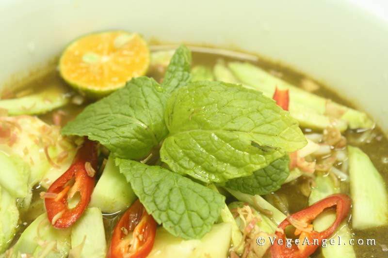 Vegetarian Recipe: Hot and Sour Rice Vermicelli Soup