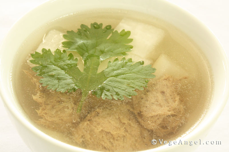 Vegetarian Recipe: Radish with Shiitake Nuggets Soup