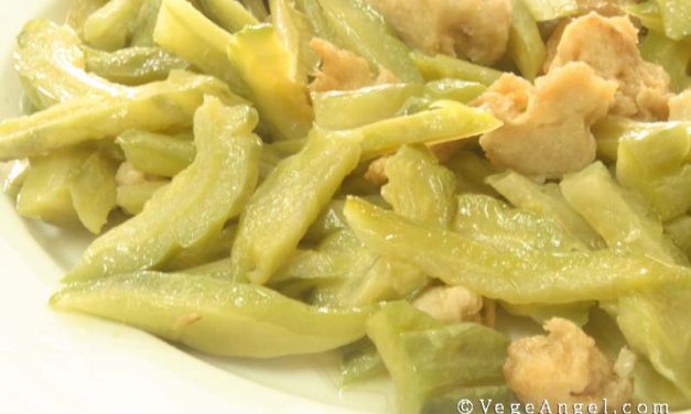 Vegetarian Recipe: Sauteed Bitter Gourd Slices with Soya Nuggets