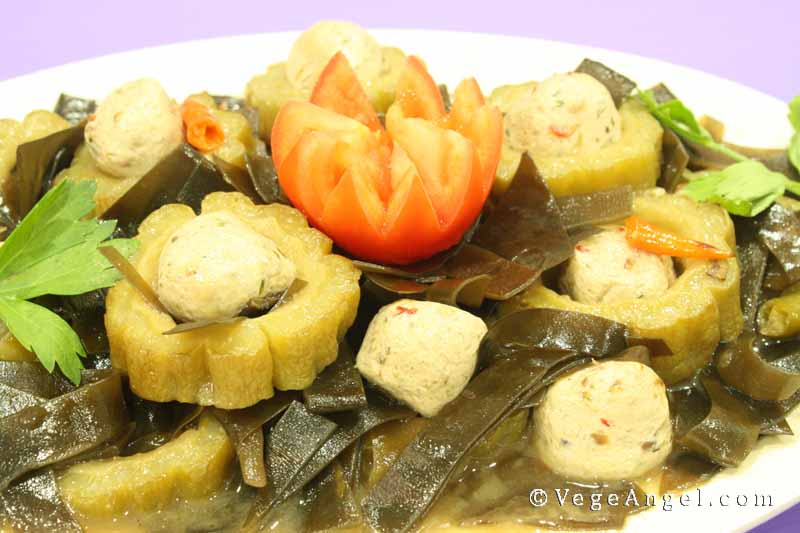 Vegetarian Recipe: Simmered Bitter Gourd with Kelps