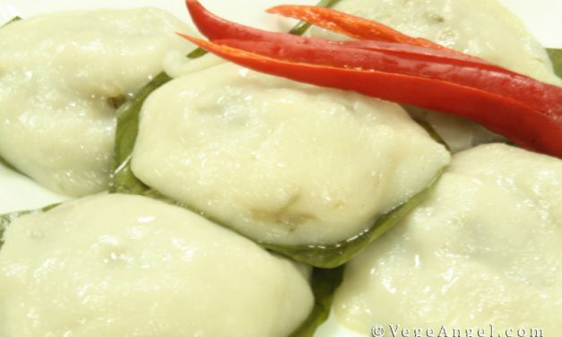 Vegetarian Recipe: Steamed Glutinous Rice Dumplings With Banana Leaf