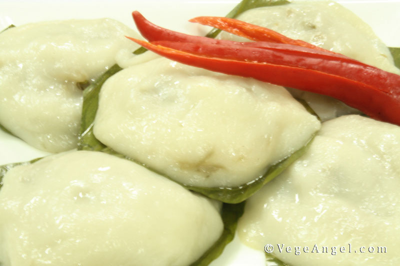 Vegetarian Recipe: Steamed Glutinous Rice Dumplings With Banana Leaf