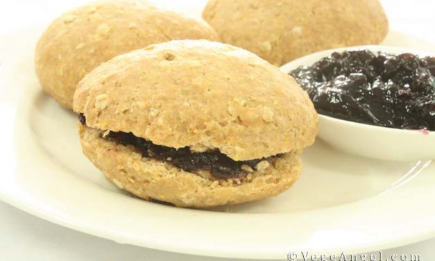 Vegetarian Recipe: Cornmeal Bun Served with Blueberry Jam