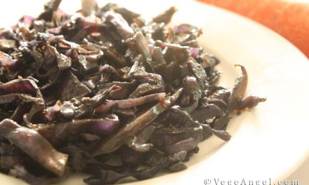 Vegetarian Recipe: Sauteed Red Cabbage with Spicy Powder