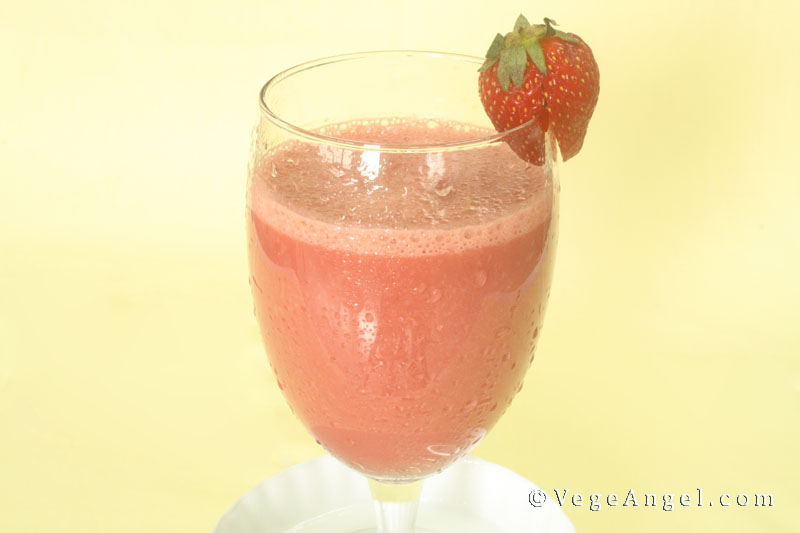 Vegetarian Recipe: Strawberry Smoothie with Honey