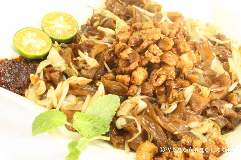 Vegetarian Recipe: Stir-Fried Rice Noodles (Char Kway Teow)