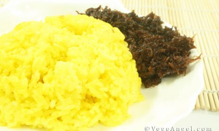 Vegetarian Recipe: Turmeric Glutinous Rice with Shredded Coconut