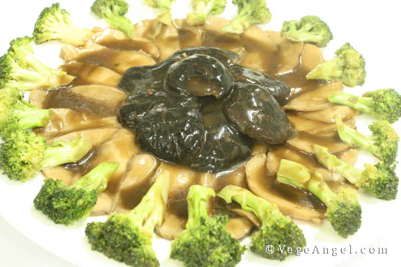 素食食谱：西兰花烩双菇