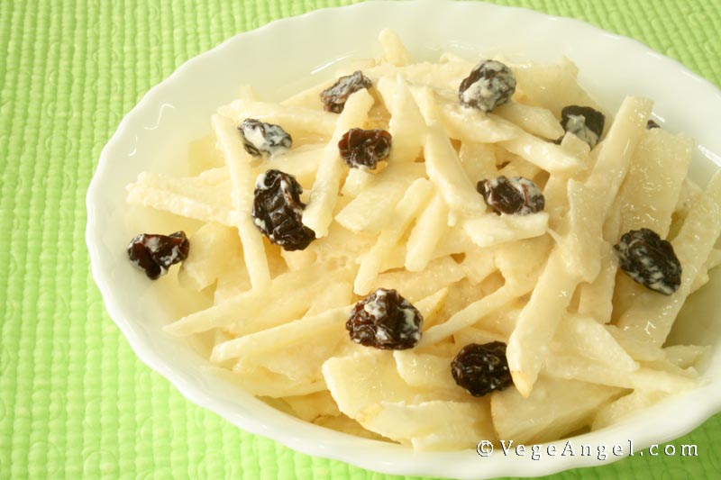 Vegetarian Recipe: Pear and Raisin Yogurt Salad  Vege Angel