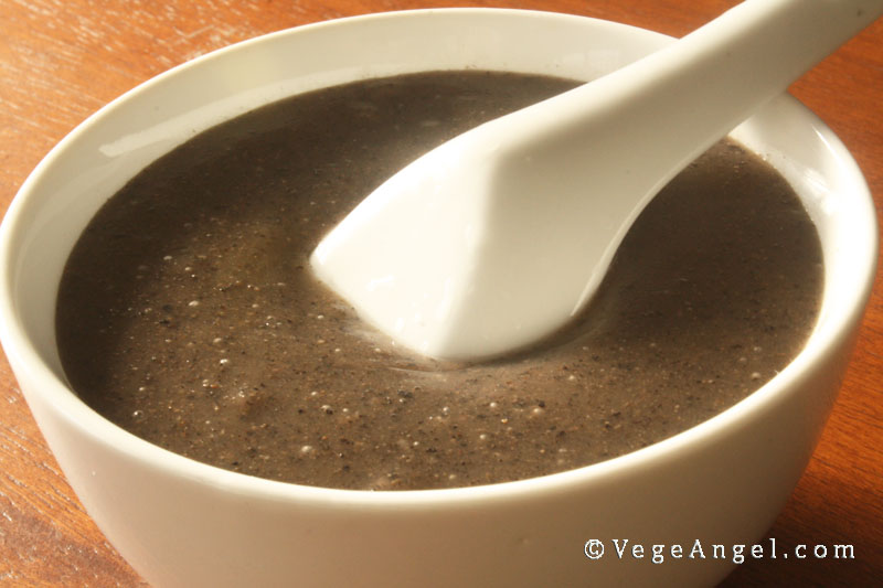 Vegetarian Recipe: Black Sesame Dessert Soup