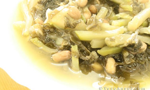 Vegetarian Recipe: Braised Groundnut Kernels with Pickled Vegetables