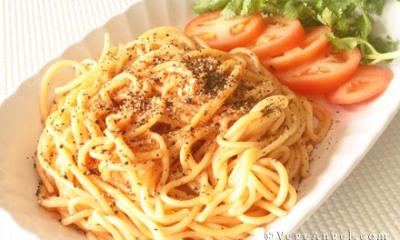 Vegetarian Recipe: Spaghetti with Tomato Sauce