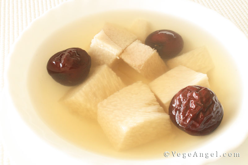 Vegetarian Recipe: Yam and Red Date Dessert Soup