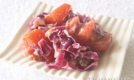 Vegetarian Recipe: Red Cabbage, Tomato and Golden Flax Seed Salad