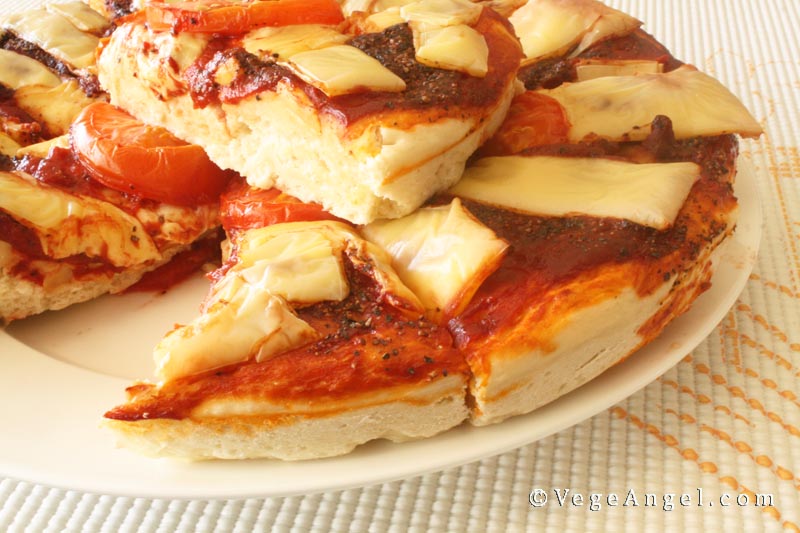 Vegetarian Recipe: Easy Tomato Pizza