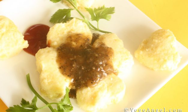 Vegan Recipe: Heart-Shaped Mashed Potatoes with Vegan Black Pepper Sauce