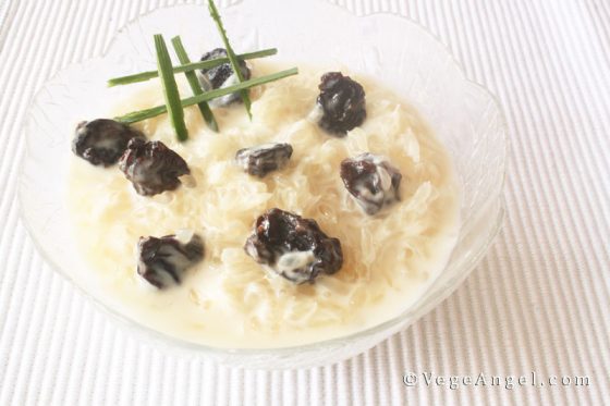 Pomelo and Raisin Salad with Plain Yogurt 柚子葡萄干酸奶沙拉