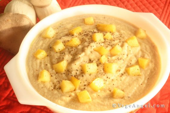 Eryngii Mushroom and Cashew Nut Soup 杏鲍腰果浓汤