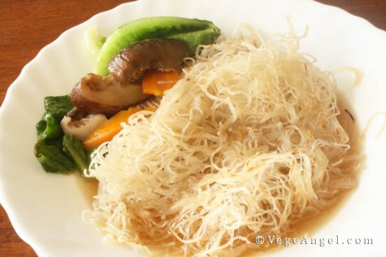 Fragrant and Crispy Rice Vermicelli in Shiitake Mushroom Gravy 纯素香底米粉