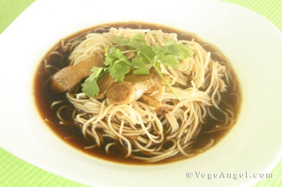 Spaghetti with Balsamic Vinegar Sauce 黑醋意大利面