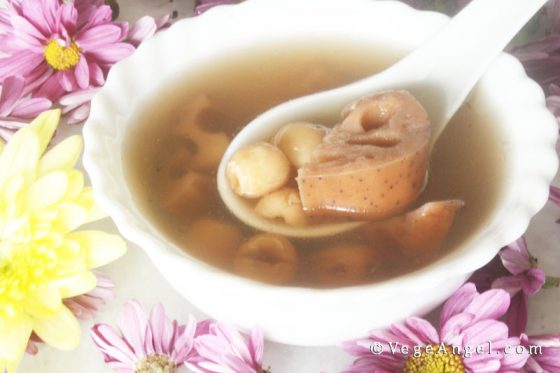 Lotus Root, Lotus Seed and Honey Date Soup 莲子莲藕蜜枣汤