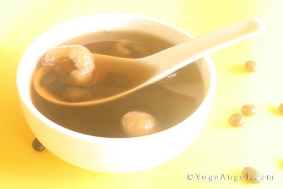 Black Bean and Longan Soup 龙眼黑豆汤