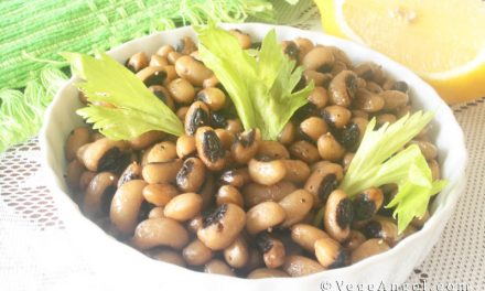 Vegan Recipe: Stir-Fried Black-Eyed Peas with Black Pepper Powder