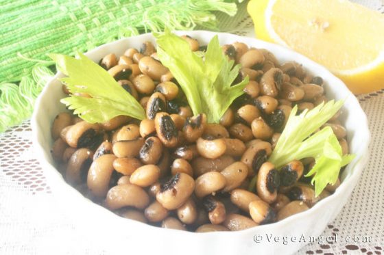 Stir-Fried Black-Eyed Peas with Black Pepper Powder 黑胡椒炒眉豆