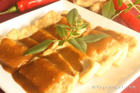 Fried Tofu with Spicy Tamarind Dressing 煎豆腐伴罗望子酱