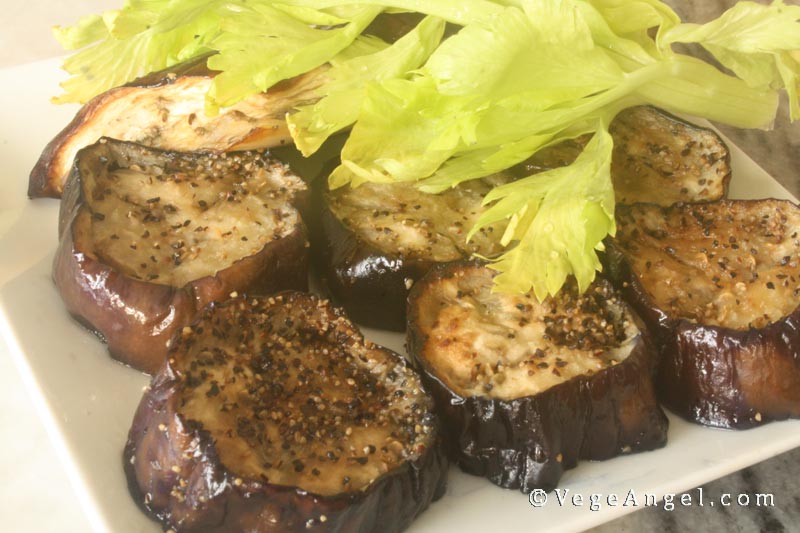 Vegan Recipe: Baked Eggplant with Black Pepper Powder