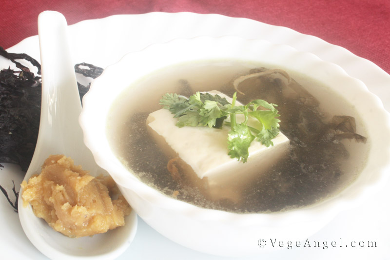 纯素食谱：豆腐紫菜味噌汤