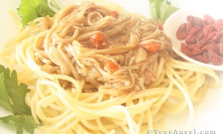 Vegan Recipe: Spaghetti with Goji Berries, Enoki Mushrooms and Black Pepper Sauce
