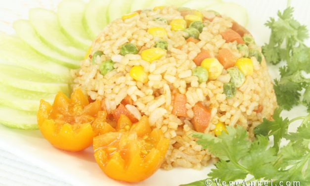 Vegan Recipe: Vegetable Fried Rice with Chili Sauce