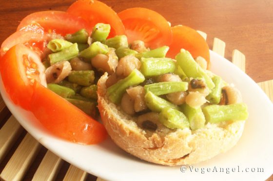 Stir-Fried Black Eyed Peas with Organic Green Beans and Sea Salt 香炒海盐四季眉豆