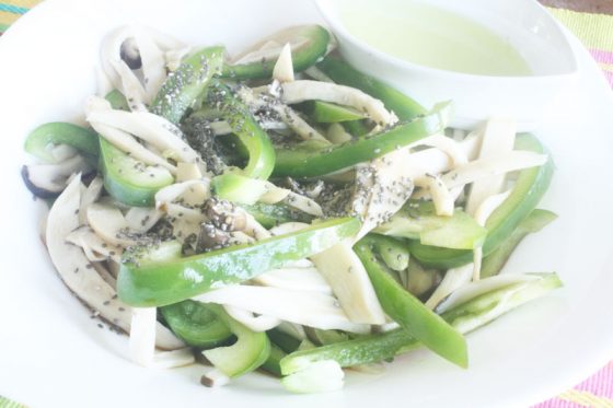 King Trumpet Mushroom, Green Bell Pepper and Chia Seeds Salad 杏鲍菇青椒凉拌奇异籽