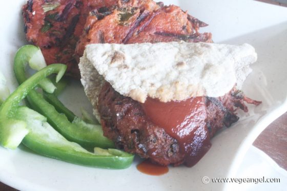 Beet and Coconut Veggie Burger 甜菜根椰丝素食汉堡饼